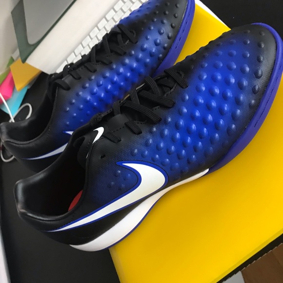 Indoor soccer shoes - Picture 2 of 8